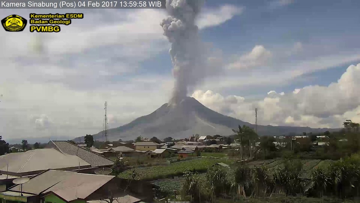 volcanohotspot's tweet photo. #Sinabung volcano (ID) eruption on PVMBG webcams this minute: https://t.co/5haOn6BTr9