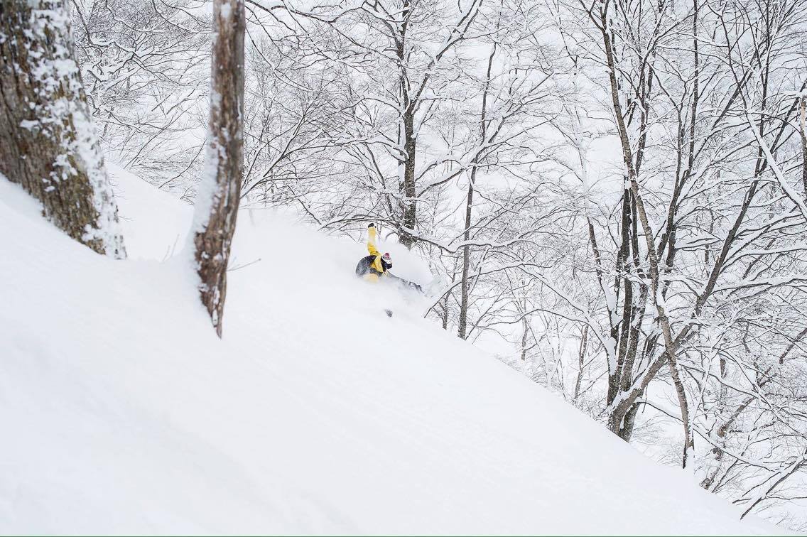 Thank you snow gods for giving us one of the most epic seasons! <a href="/hannate/">hanna</a> getting all the chowder. Photo: hubs.ly/H0668Bp0