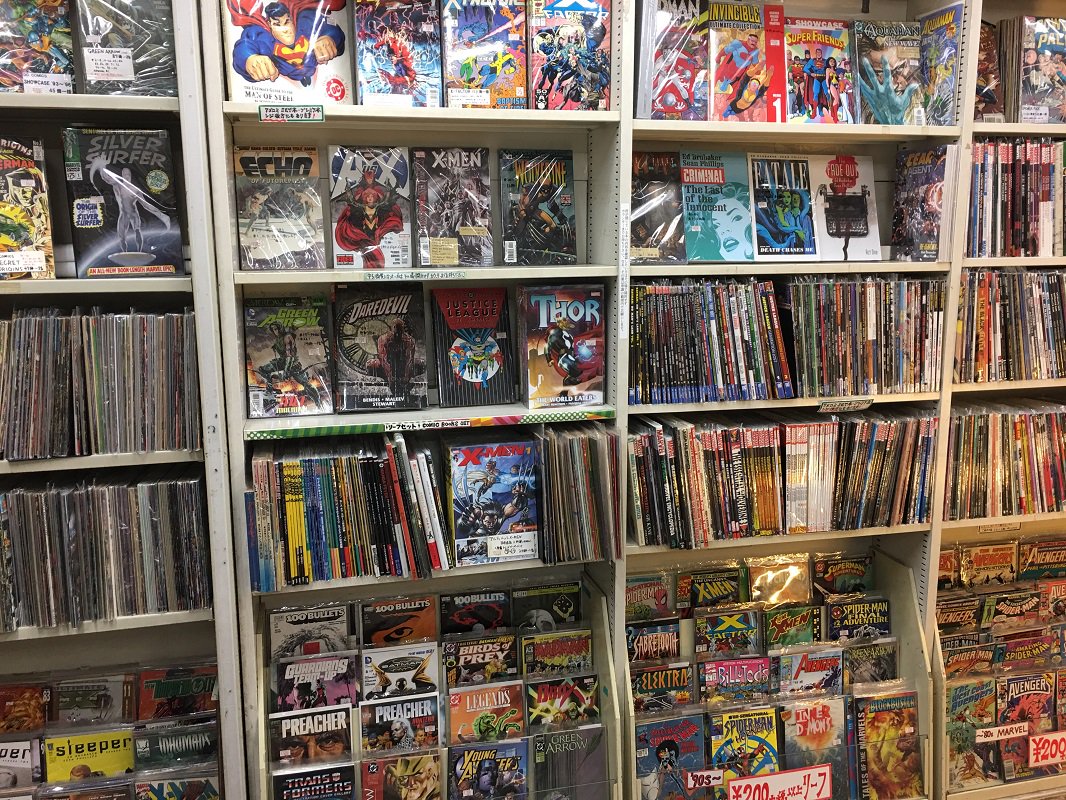 アットワンダーのアメコミコーナー 2 7 火 三省堂書店池袋本店 古本まつり期間中も 神保町の店舗は休まず営業 アメコミ 海外コミック こちらでもたっぷり揃えています 池袋 神保町の往復で 2倍ゆかいなコミックライフを ワンダーのブログ