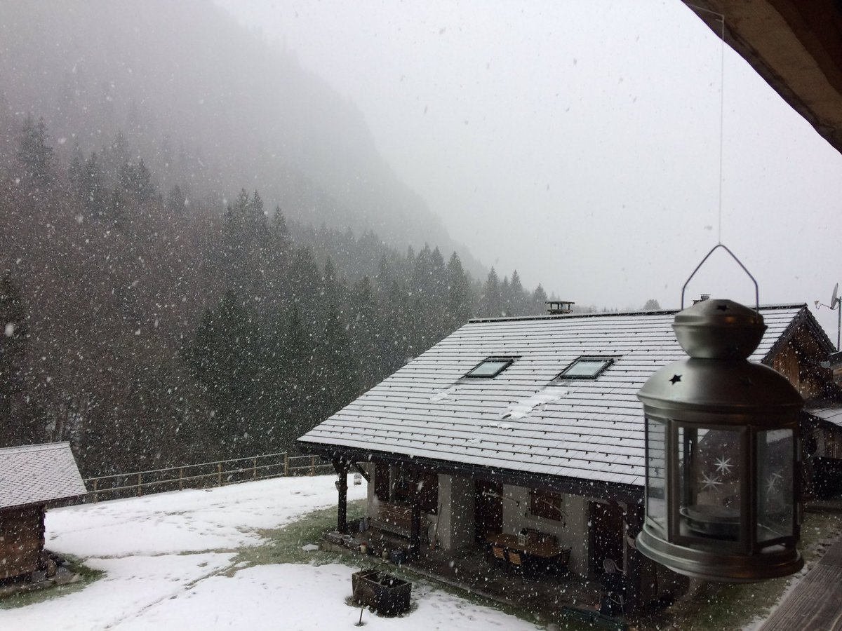 Looks like we're going to be getting that top up that we needed! #letitsnow #morzine #avoriaz #neige #snow #powderonthehorizon #flexiski