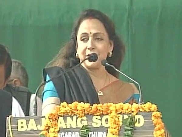 news24tvchannel's tweet photo. SP govt hampering development in Mathura: Hema Malini #SPgovt #hamper #Mathura #HemaMalini https://t.co/3CIegvnJtN https://t.co/yyFncQgG1r