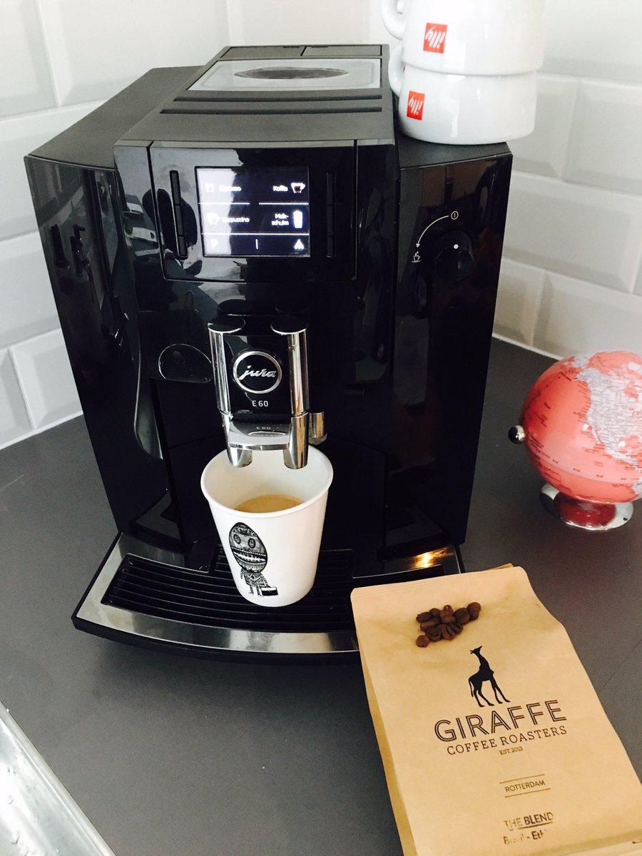 nielsdamen's tweet photo. Weekend. #giraffe #coffee #coffeeroasters #rotterdam https://t.co/eBOVi9JR5T