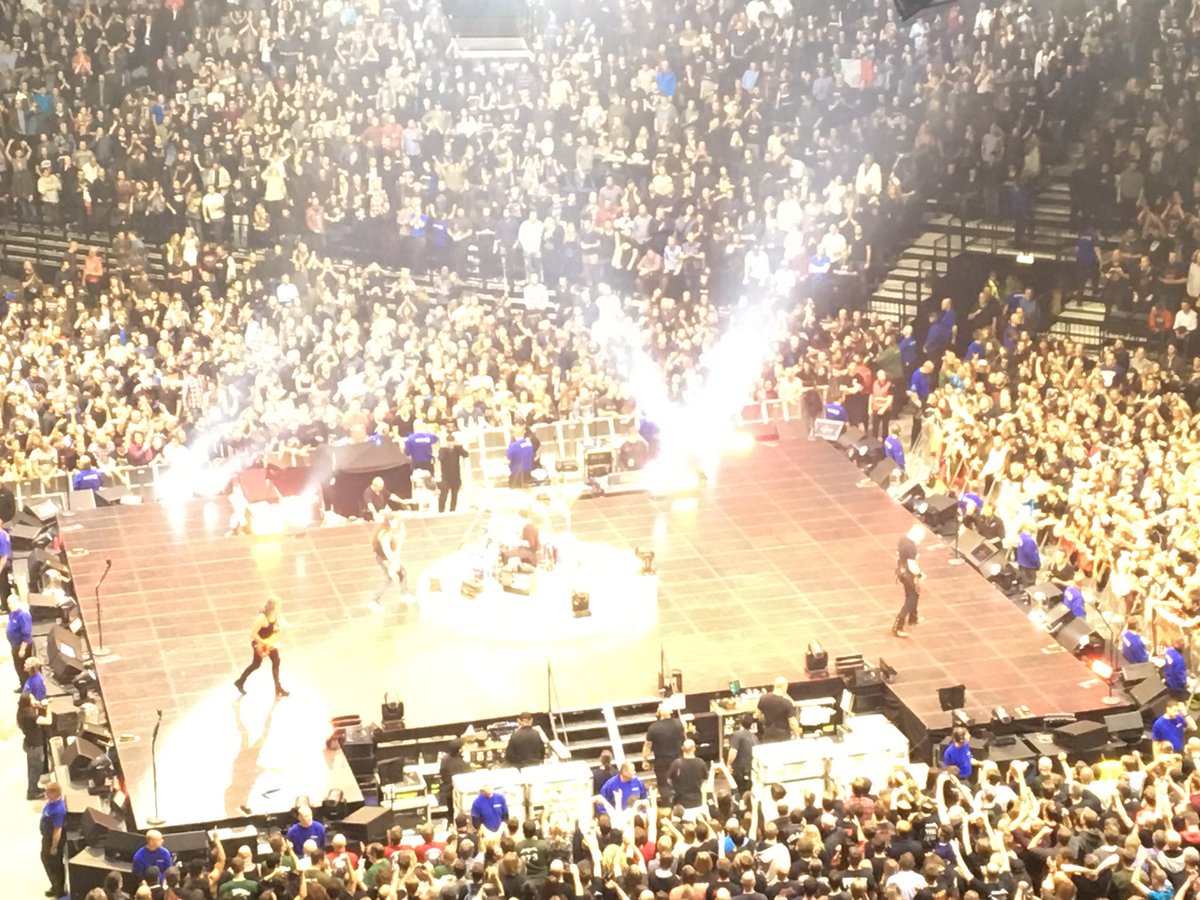 FloBVB666's tweet photo. Dafür das #Metallica das Konzert nach 5 Songs eigentlich krankheitsbedingt abbrechen wollten...
#MetInCPH #Metallica 🇩🇰 https://t.co/rdKR5lE8Xh