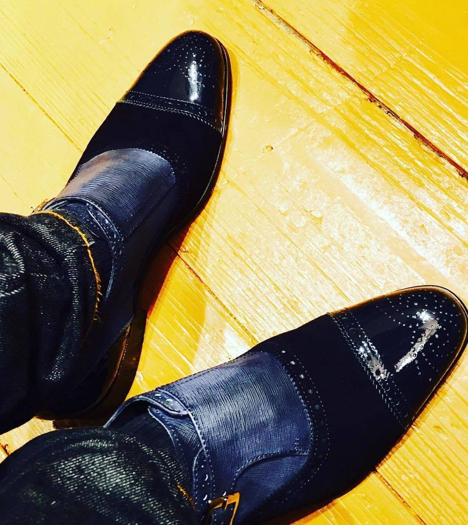 ToseaPF's tweet photo. バレンタインをイメージして今日はこの靴を選んでみた。どの辺をどうイメージしてるのかは僕にもわかりません。そもそもあまりイメージしてません。
#なんじゃそりゃ #andreaferri https://t.co/OALZpC1ziq https://t.co/tXcQDuZj3D