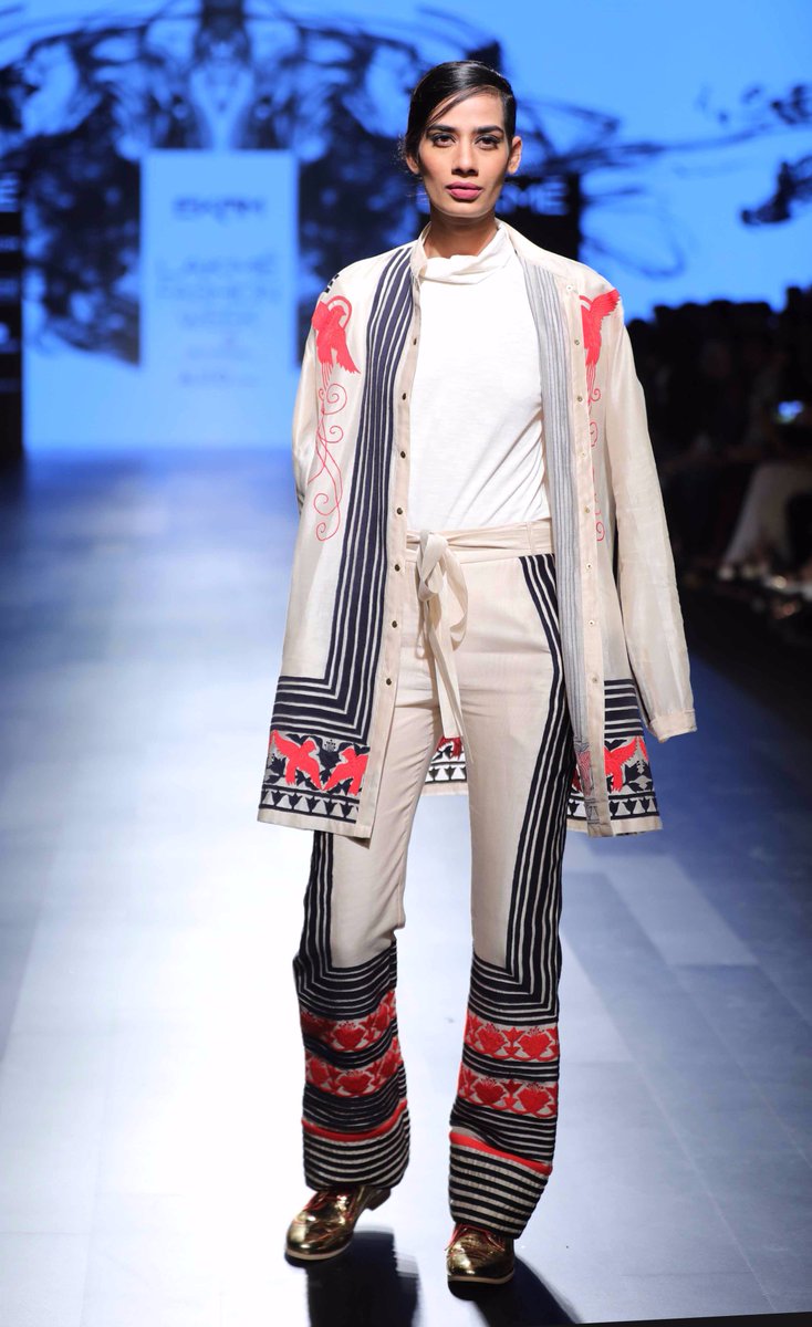 LakmeFashionWk's tweet photo. #LakmeFashionWeek Summer/Resort 2017 presents Ekam RARA AVIS by Sonal Verma @urvashijoneja 

#5DaysOfFashion #Fashion https://t.co/wjJ5ChzR5c
