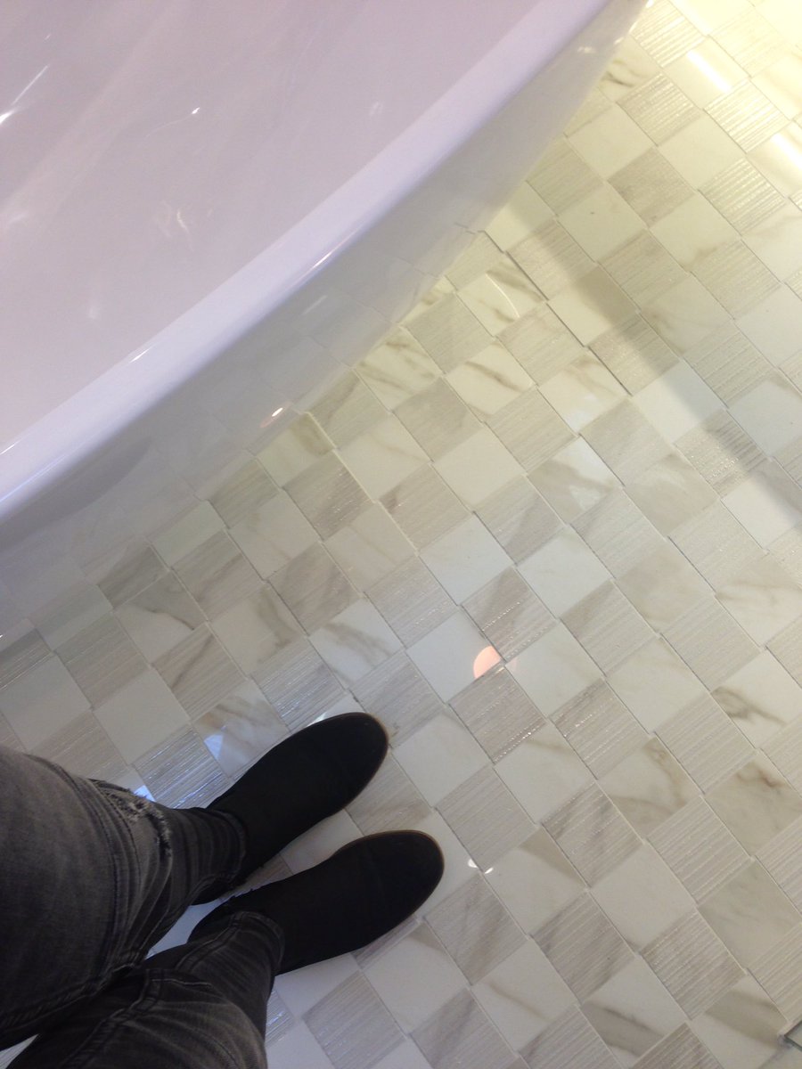 DecorMyynti's tweet photo. Kaipaammeko talvella enemmän valoisuutta, esim. vaaleilla pinnoilla 🤔👌#laatta #sisustus #DecorH #helsinki #interiordesign #tiles #style https://t.co/LMhVOq3GJd