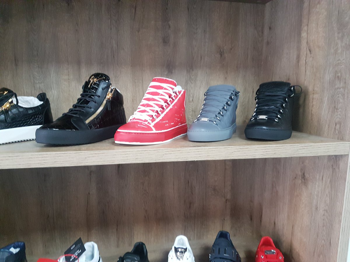 GregOfficiel1's tweet photo. Tu veut du philip plein du hogan tods Zanetti lou boutin à des prix défiant toute concurrence magasin 140 avenu de saint antoine 13015 https://t.co/70fh7qrBud