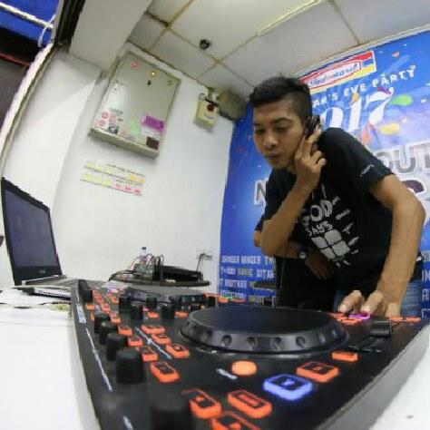 Come hangout with me on #BIGOLIVE. web.live.bigo.sg/2137695120_148…