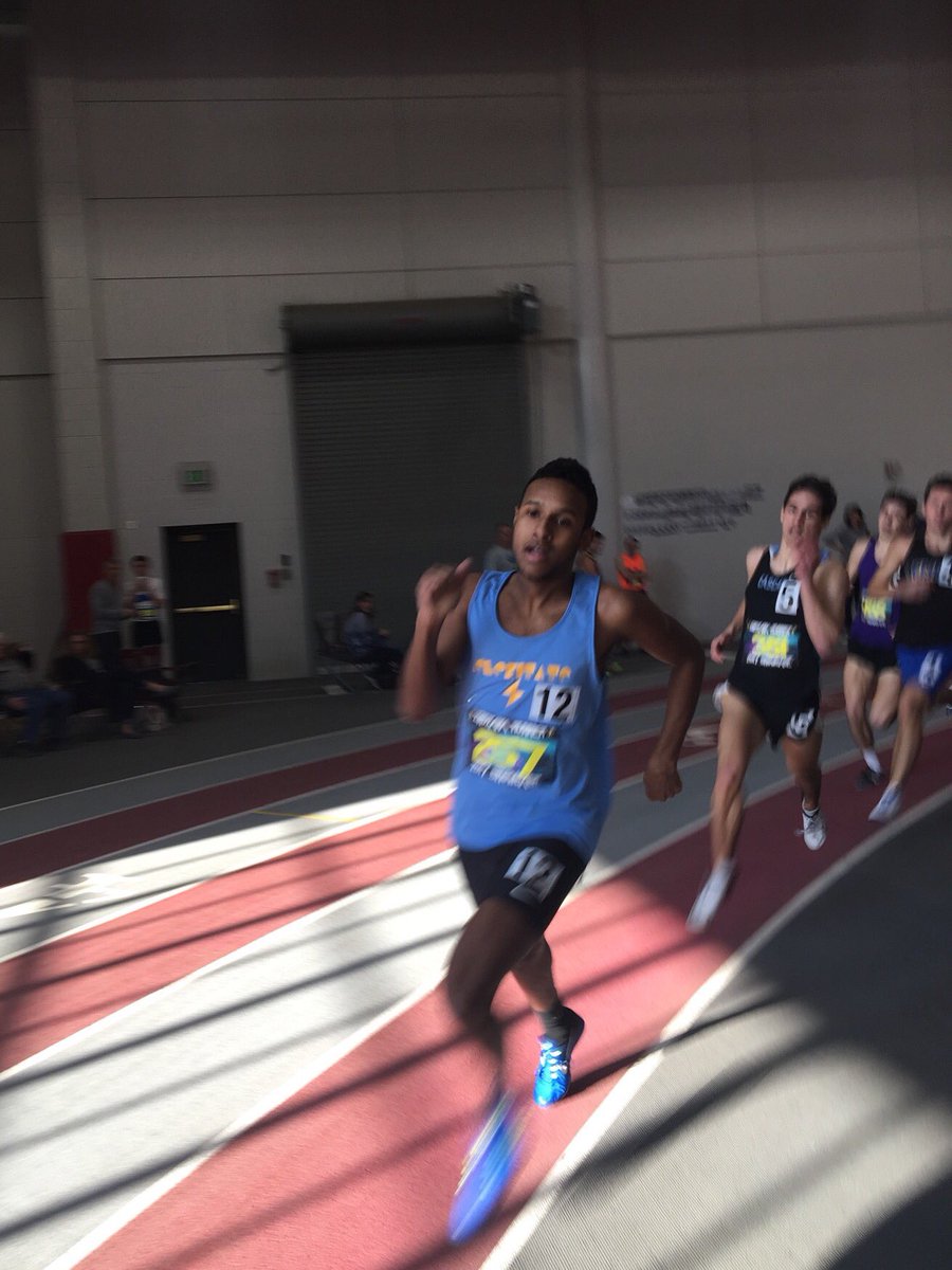 bronchodistance's tweet photo. @JuanTirado17 gets 3rd overall in 2:02.03 in the 800. @patrickcasasant just doing his thang. #distanceshowcase https://t.co/4DNNfyOU50