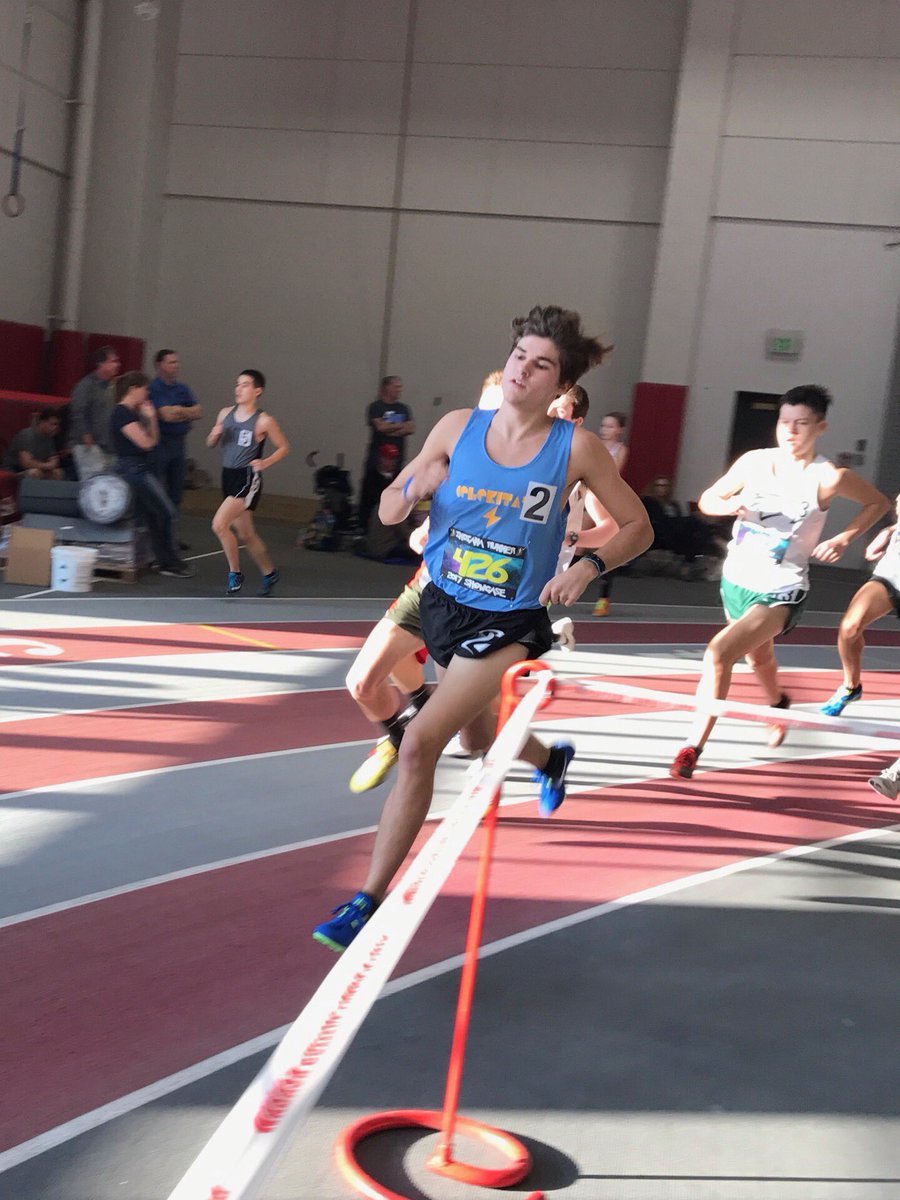 bronchodistance's tweet photo. @JuanTirado17 gets 3rd overall in 2:02.03 in the 800. @patrickcasasant just doing his thang. #distanceshowcase https://t.co/4DNNfyOU50