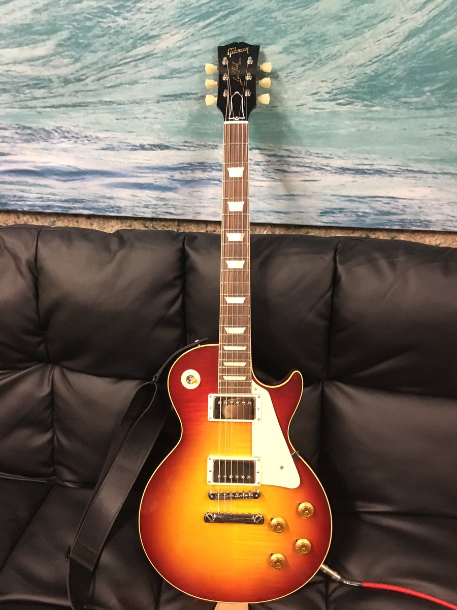 CallumConnorXX's tweet photo. Thank you @gibsonguitar ⚡️ https://t.co/WEewxs8EaU