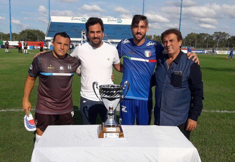 mundoascenso's tweet photo. #CopaAnsiada #SportivoItaliano venció como local en un encuentro amistoso a #Atlas por 4 a 3 y se quedó con el trofeo. https://t.co/8INrzVXkOw