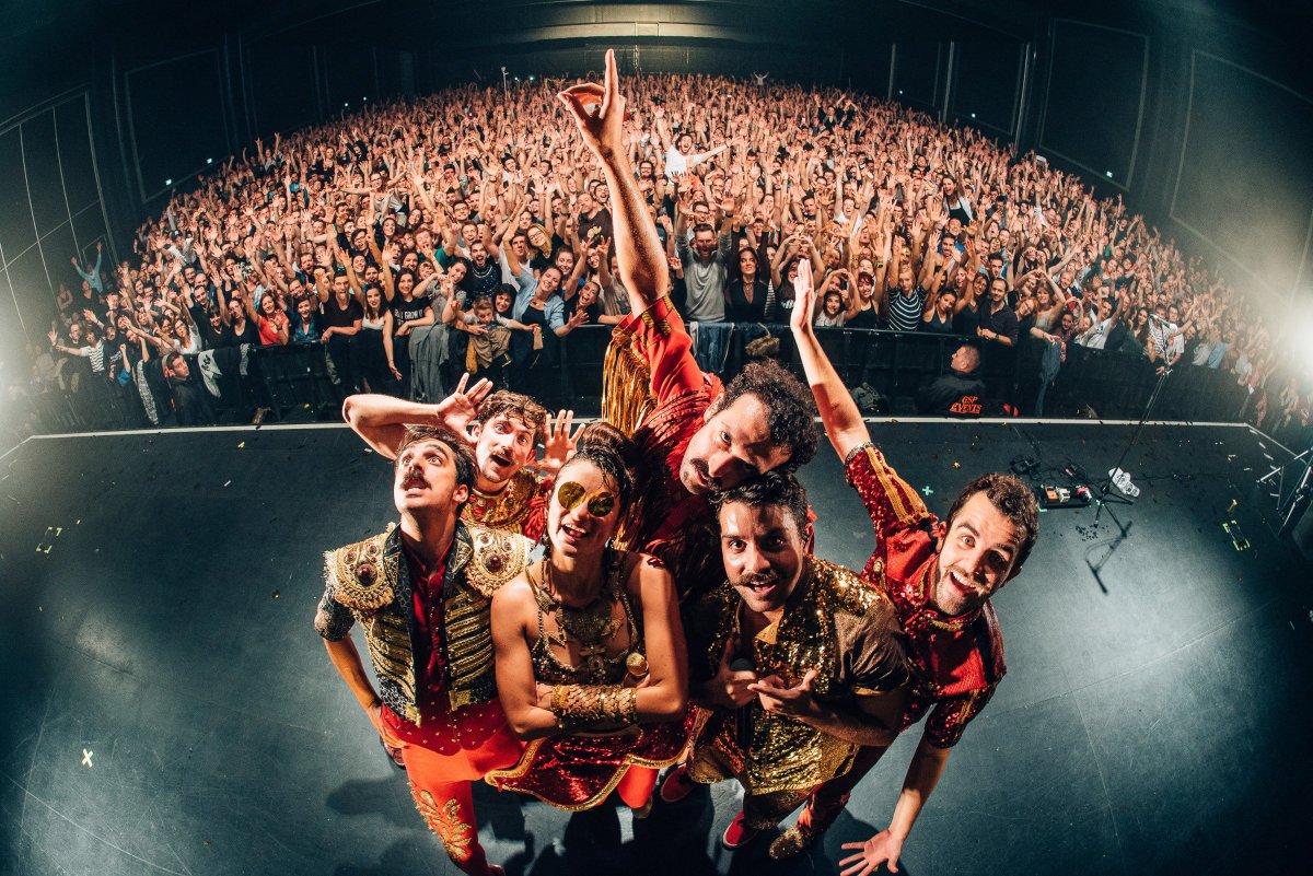 deluxemoustache's tweet photo. Lyon qu'est ce que tu veux qu'on te dise que tu ne saches pas déjà ?  C'était COMPLET ! C'était gigantesque ! C'était genial ! https://t.co/S1A7mtgacv