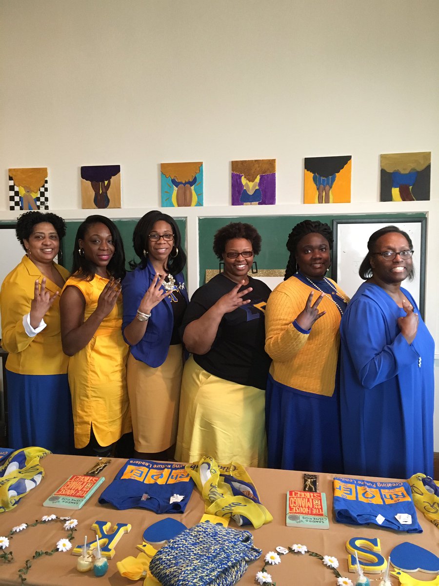 JessicaLewisPR's tweet image. Love my sorors of Sigma Gamma Rho💛💙💛 #sgrho #flowercitypoodles #gradchapter