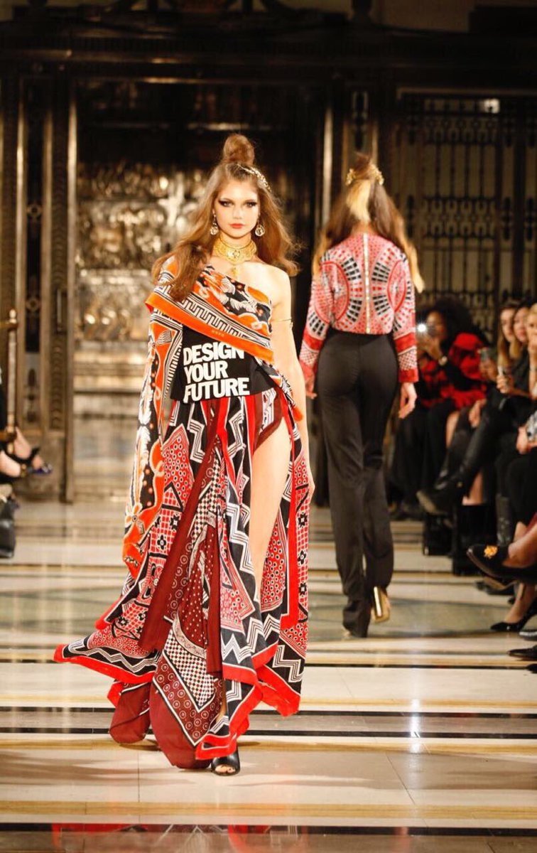 tiffaneemarie's tweet photo. Hello. #LKWRocksLFW @Limkokwing_MY #lfw17 https://t.co/HYITJIEowP