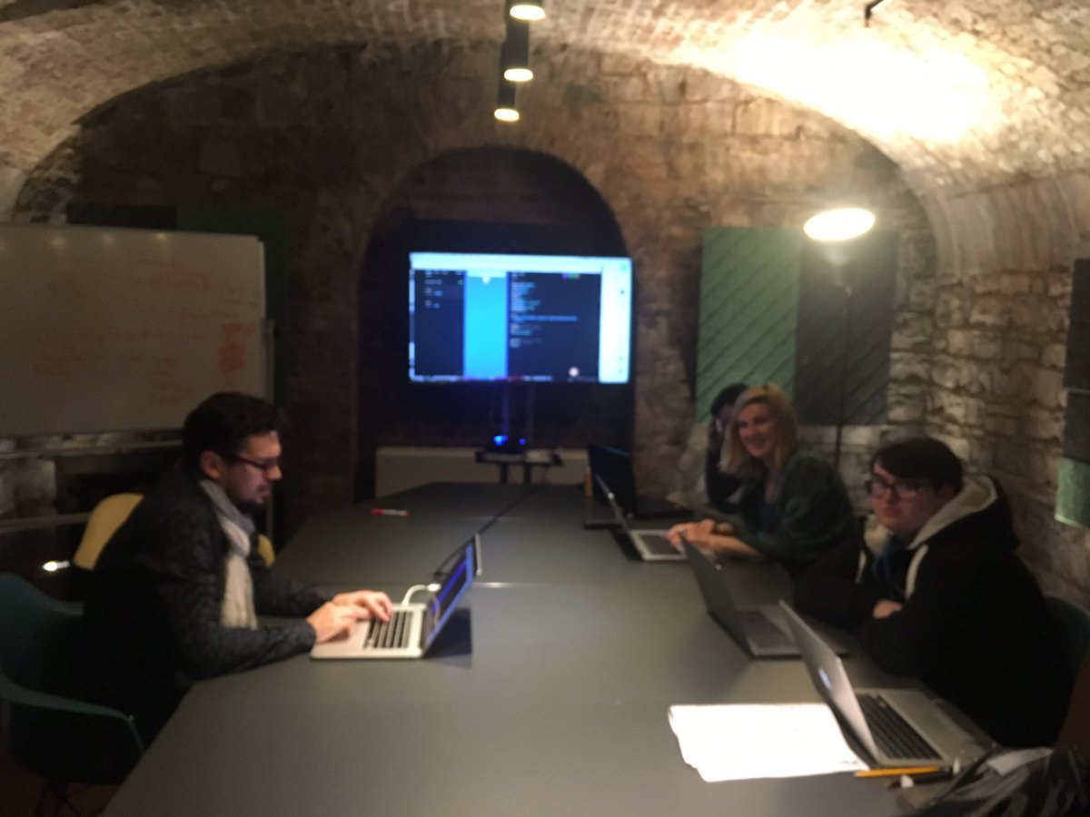 dariocravero's tweet photo. #ReachYourTarget hacking away @viewsdx #bankofapis @UlsterBank. Excited to see what the team makes :) we'll be publishing updates as we go 🙌 https://t.co/kYhORXCoIl