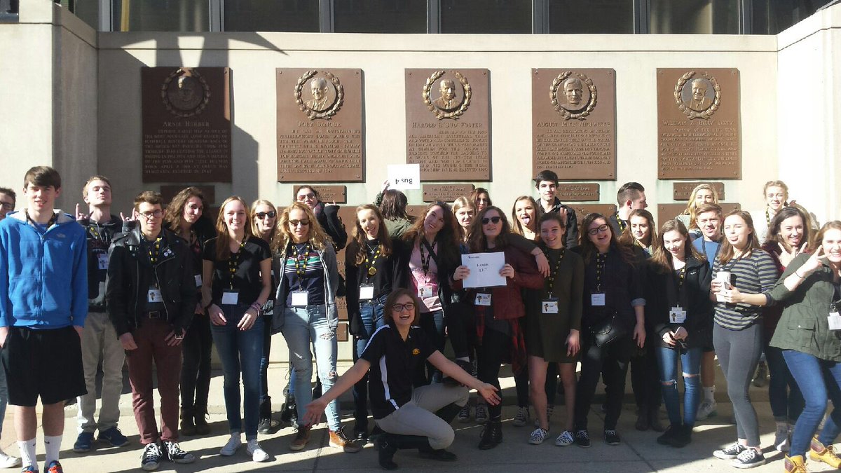 _farrellcat's tweet photo. #HonorsLLC #Bus4 #FutureUWMPanthers #GoMKE https://t.co/MZoBsVLuuS
