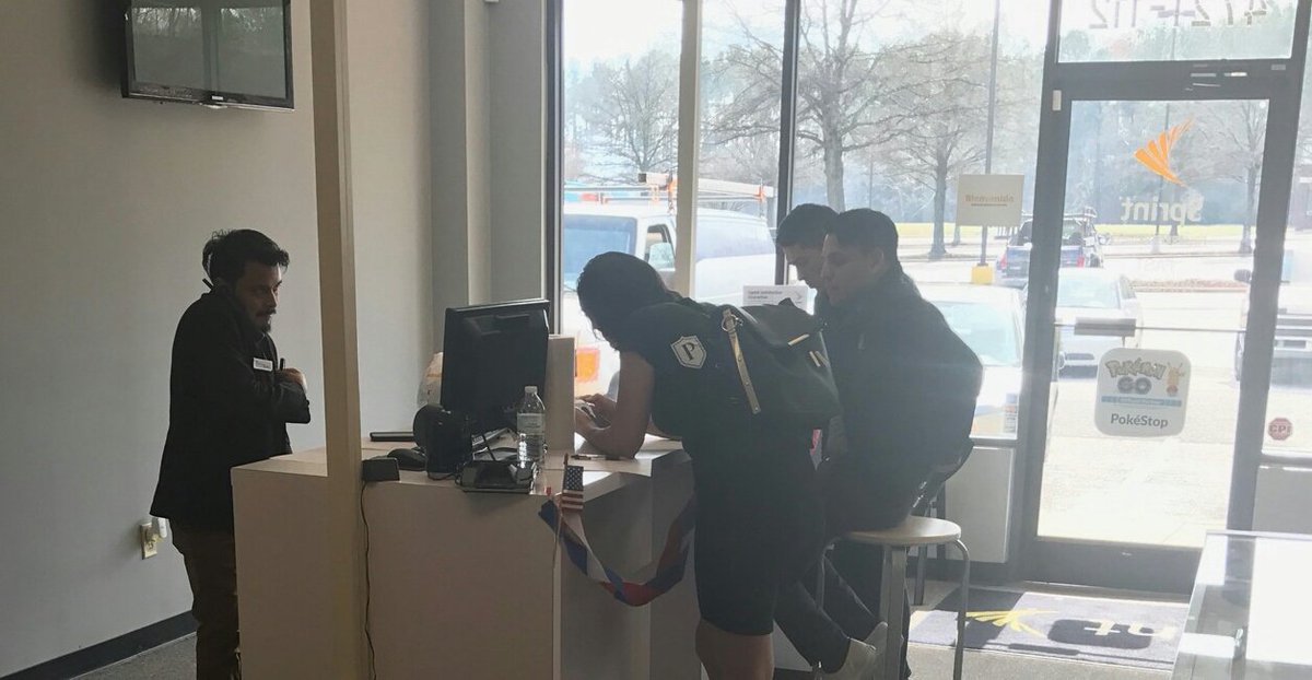 MayeTiffany's tweet photo. Not everyone can do what Edgar does! Welcoming his 5 line business customer to #Sprint 👏  #fastwireless @MichaelMiess1 @MFLOYD74 https://t.co/uiOILEunCc