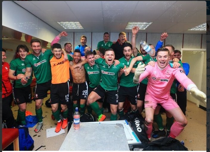 Video: Amaterus Lincoln City naar kwartfinale FA cup, Bale scoort bij rentree en massale valpartij door plas water. rtlnieuws.nl/sport/rtl-spor…