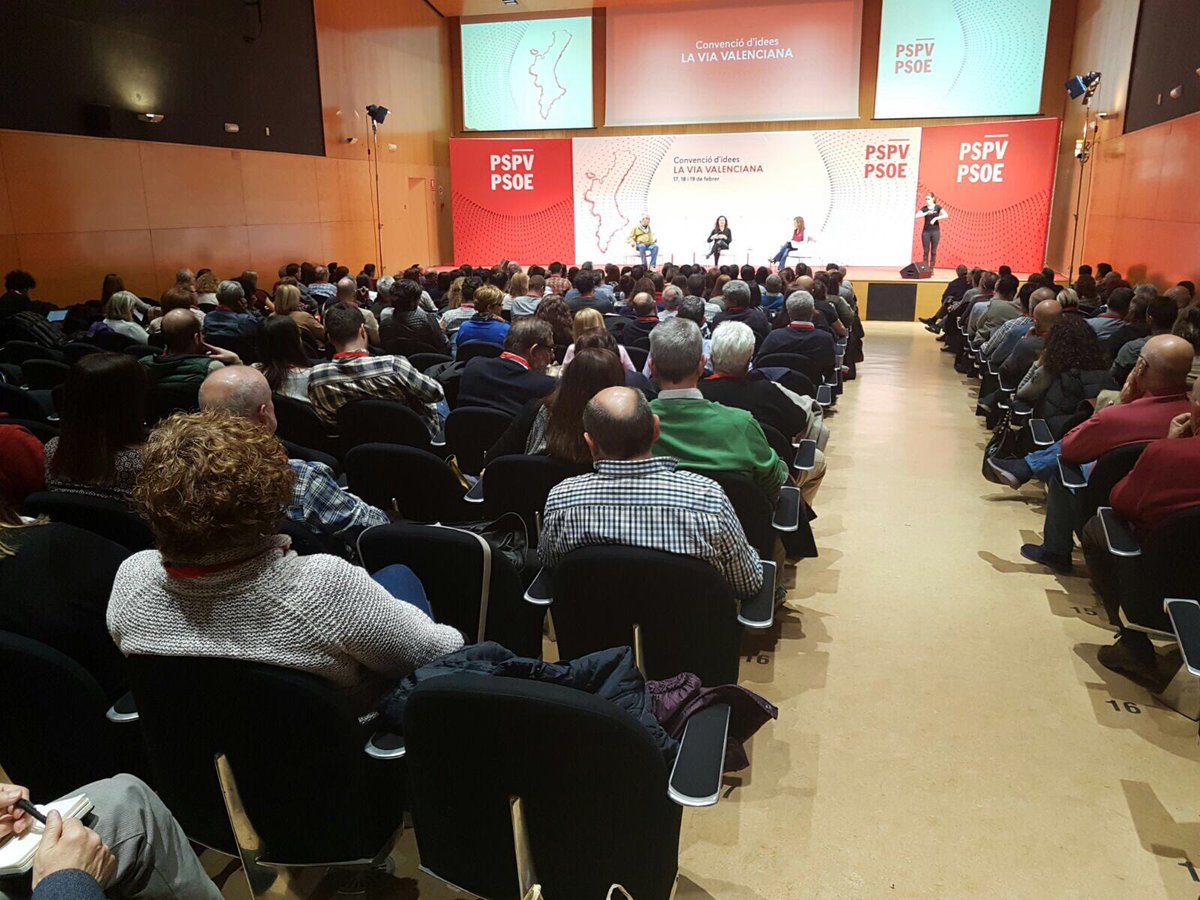 SocialistesVal's tweet photo. "Nunca ninguna mujer ha tenido tantos derechos como los tuvimos en España gracias a las políticas de Zapatero" #LaViaValenciana @carmechacon https://t.co/OkicDqOJRt