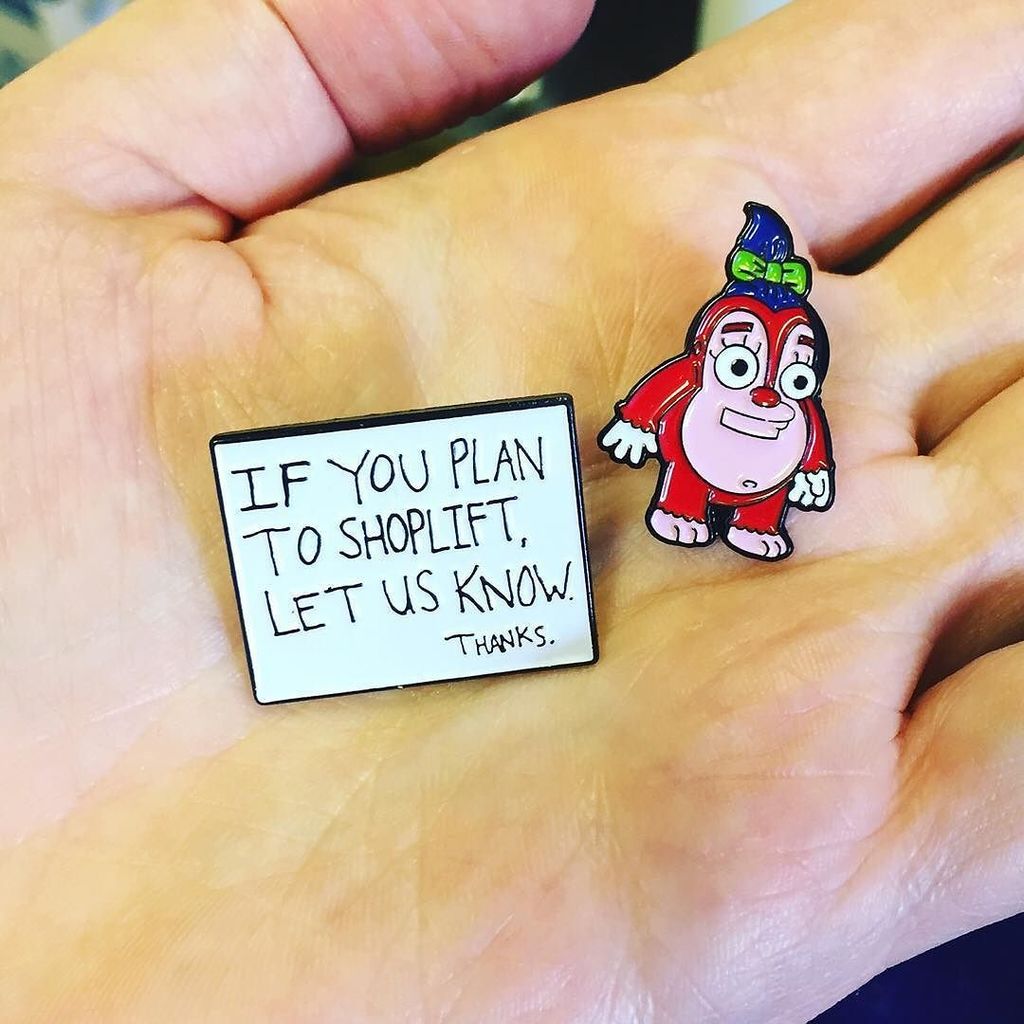 pinpostuk's tweet photo. Two of our fave pins! #Clerks and #Funzo from #TheSimpsons 😍 Get yours from https://t.co/PoBOK2sbUT with FREE uk s… https://t.co/53q3y3Bnh6