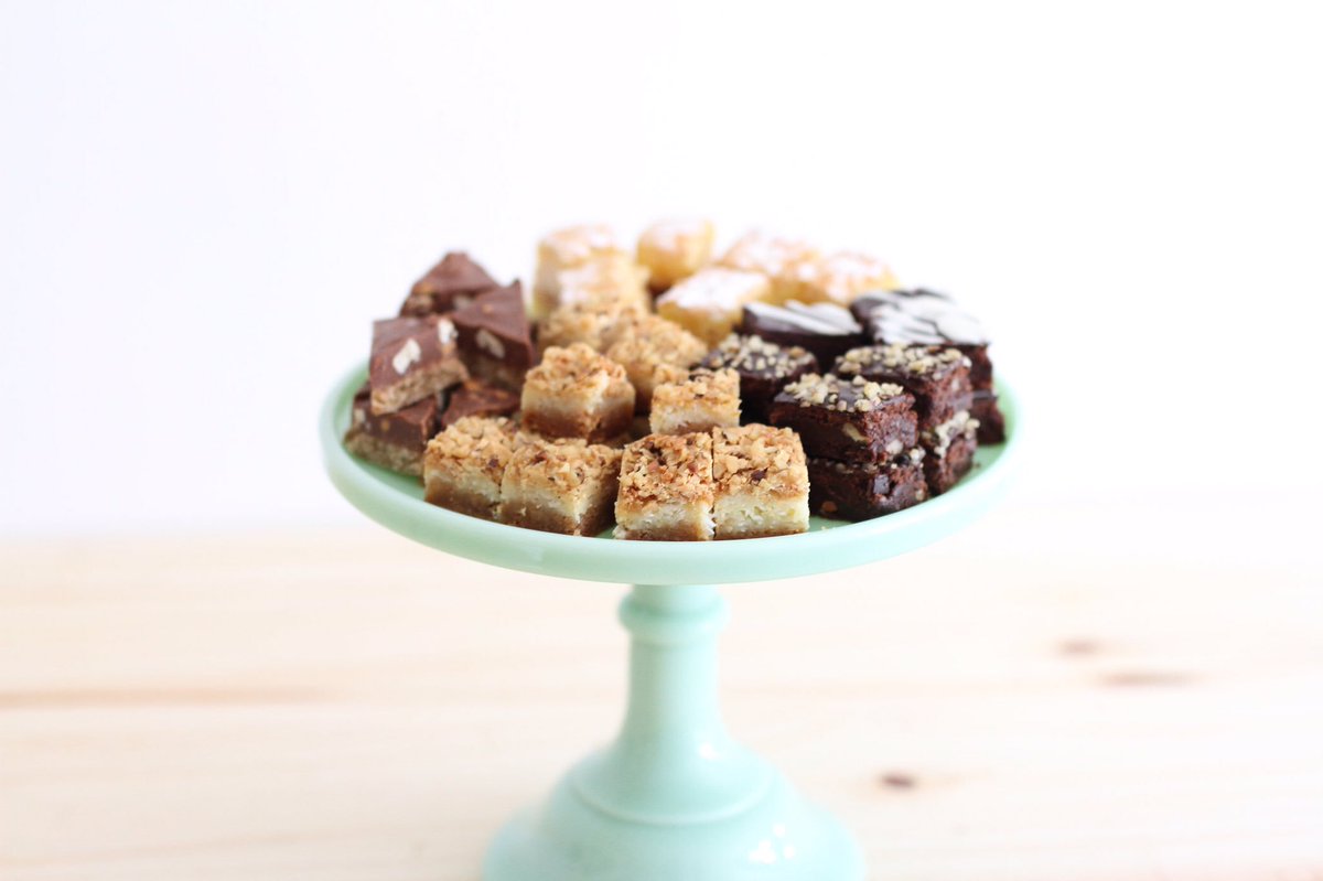 Why yes, our #barsandbites go very well with #wine. #NationalDrinkWineDay #Dessert #CreativeCakery #LongBeach