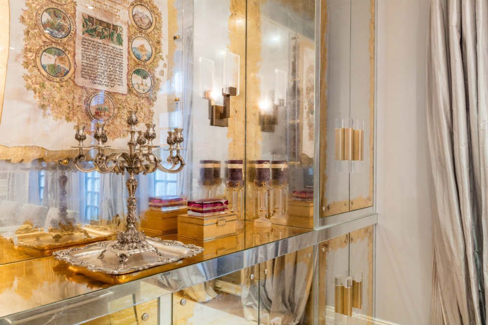 KNGconstruct's tweet image. The custom built-in furniture was fabricated out of Amboyna with a gold leaf and silver leaf finish.
#home #gold #silver