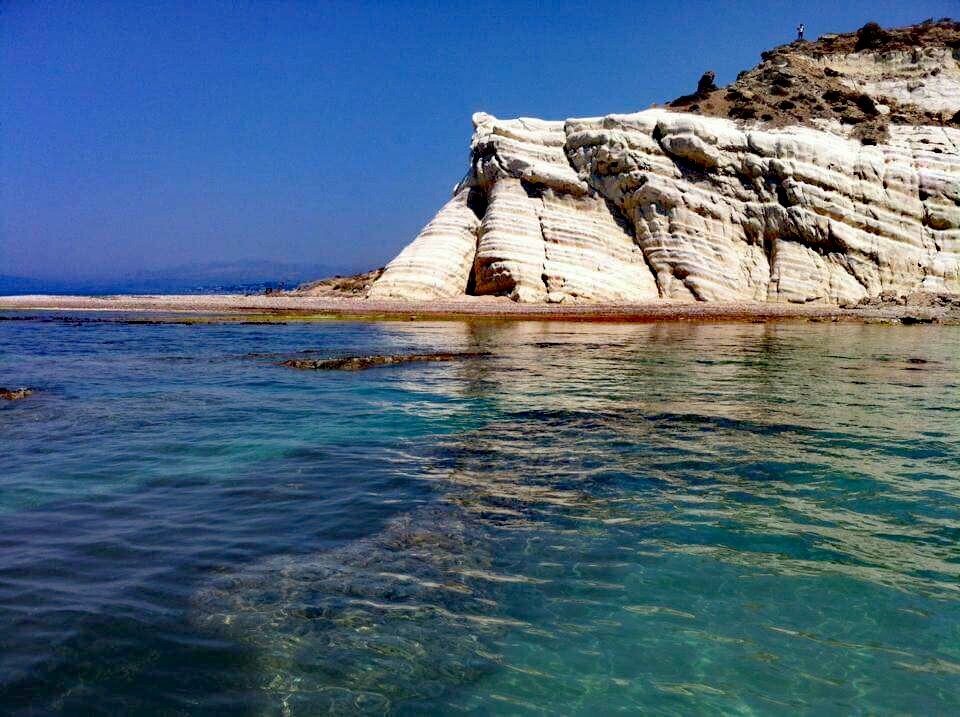 catt_pro's tweet photo. L'acqua cristallina e la bianchissima roccia di marna, fanno di Eraclea Minoa una stupenda località balneare, ricca di storia e cultura. https://t.co/FZ5SgESfVs