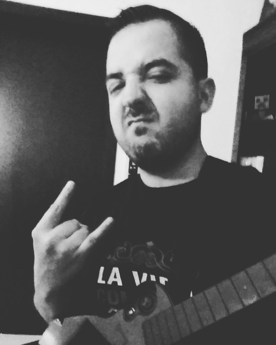 Peinadito y a practicar #guitarhero #boge16 #youtuber #metalhead #metalismylife #imawesome #brosteam #pc #xbox #nintendo #playstation #ps4