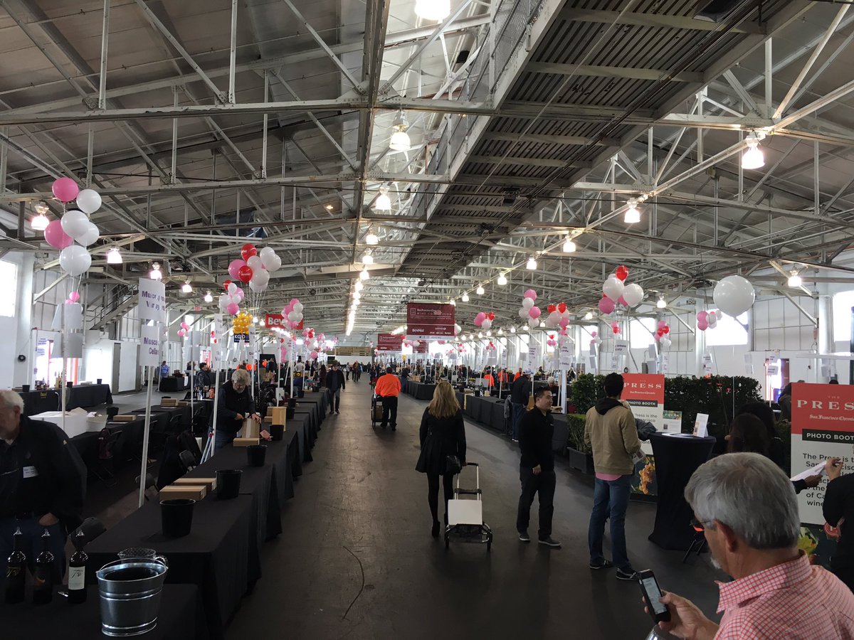 Rob_CHWinemaker's tweet photo. Calm before the storm at the San Francisco Chronicle Wine Competition public tasting, @CHWinery Icewine won "Best Dessert Wine of Show" https://t.co/hwBpOPiZDq
