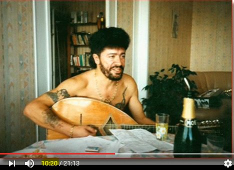 dzonline's tweet image. Matoub, un artiste exceptionnel ! youtube.com/watch?v=1QaPYA… Le passage [10:20 - 15:00] de cette vidéo est juste ENIVRANT!