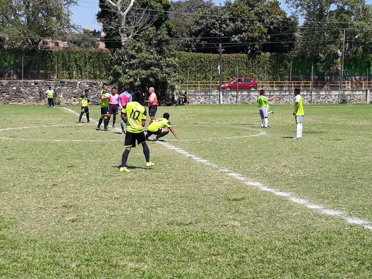 utezoficial's tweet photo. La @UTVToluca se enfrenta a la @OFICIALUTRNG en duelo de semifinales de fútbol asociación varonil #ERDyCUT 2017 #Morelos https://t.co/2kzchitd1f
