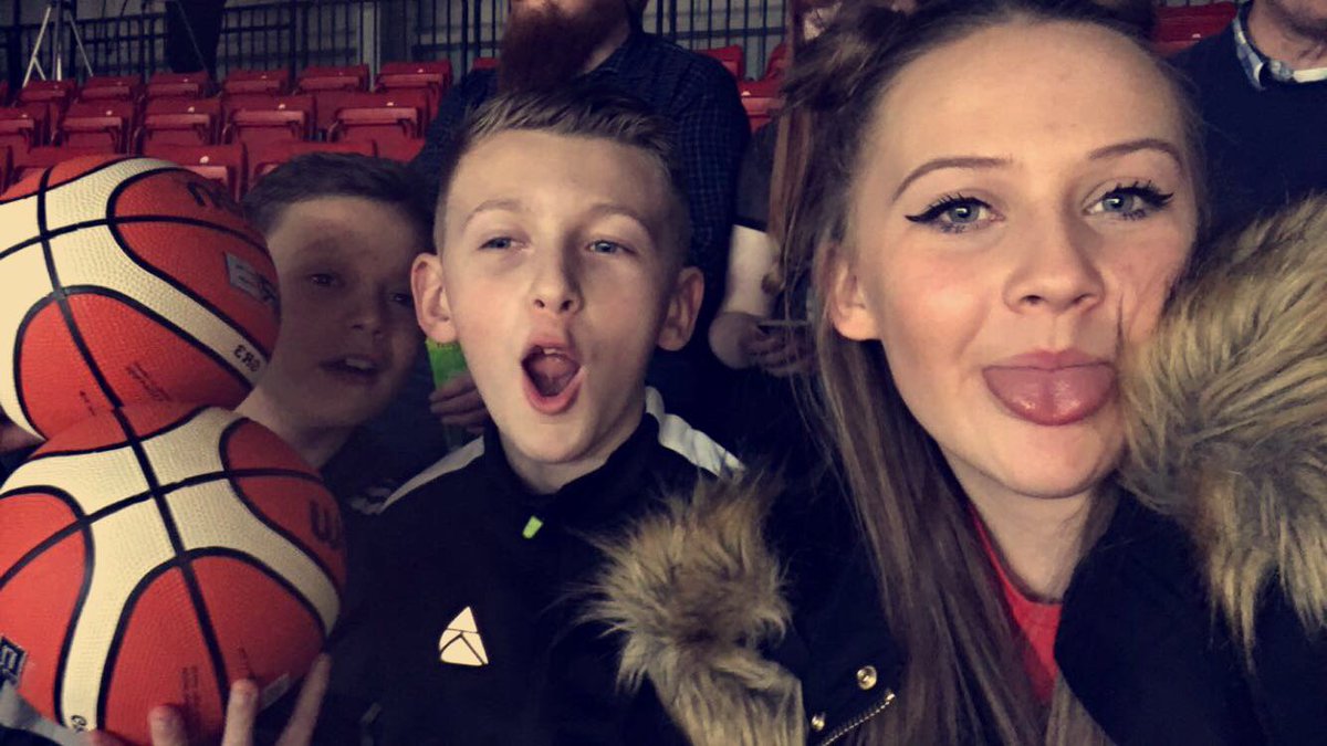 ella_summer08's tweet image. @RidersBball #bestseatinthehouse #letsgoriders! #orangesofa #ridersvsgiants #number1 🥇⛹🏽