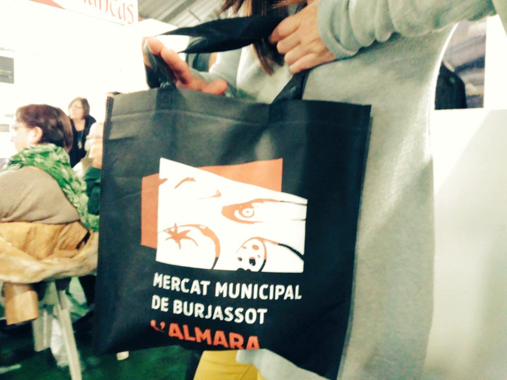 Ens encanta la nova imatge del Mercat Municipal de #Burjassot! A vosaltres qué vos sembla? 😉
#Almara #mercat #comerçlocal #NitsAlMercat