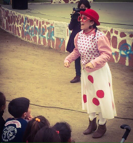 frida_kfe's tweet photo. Nos tomamos la plaza para llenarla de música y color! Cuentacuentos, muestra de artesanía y juegos p/ niños, gratis en #Concon Te esperamos! https://t.co/yZueOP7yCY