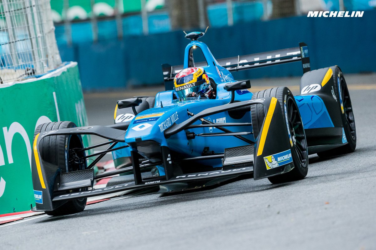 #BAePrix  <a href="/Sebastien_buemi/">Sébastien Buemi</a> takes victory!
<a href="/JeanEricVergne/">Jean-Eric Vergne</a> and <a href="/LucasdiGrassi/">Lucas Di Grassi</a> complete the podium #FormulaE