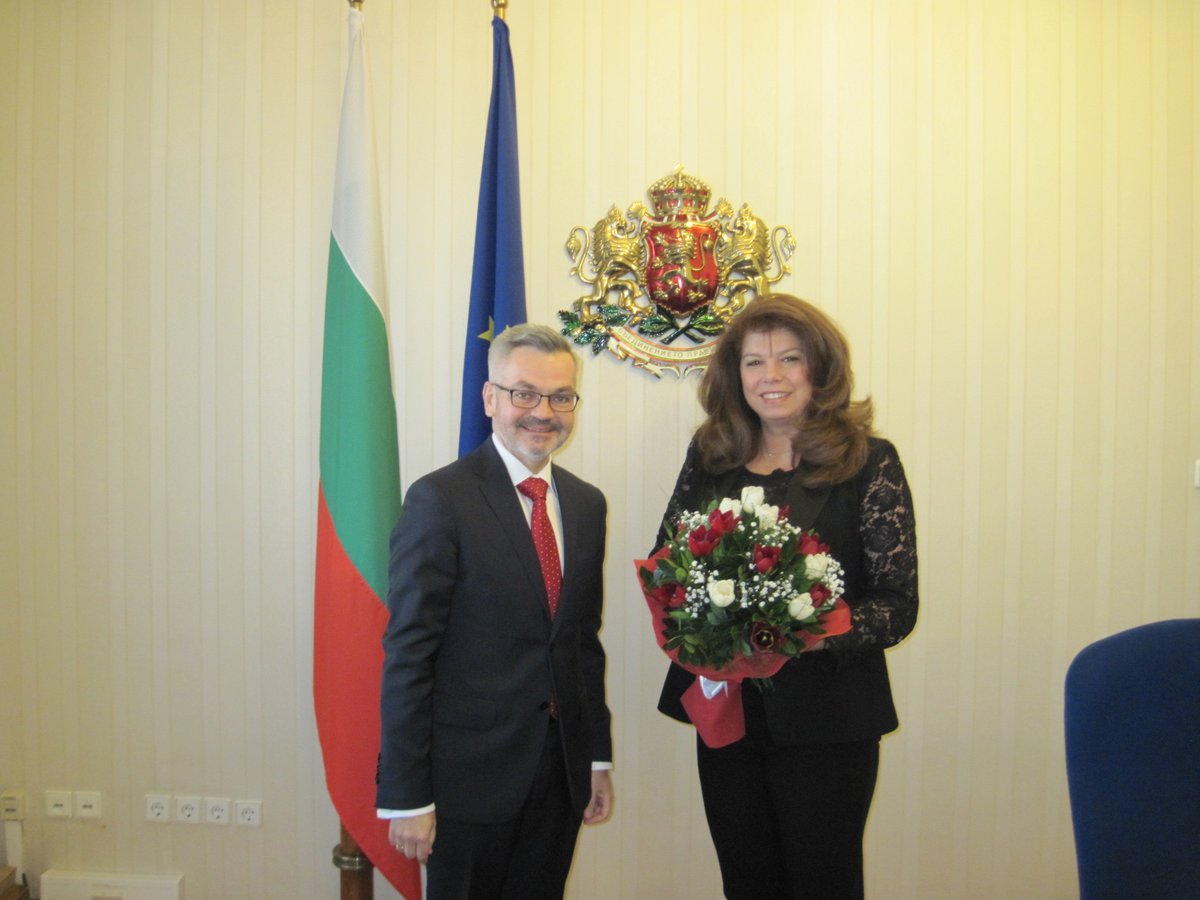 Илияна Йотова (@ilianaiotova) on Twitter photo Mr. Kraevski <a href="/PLinBulgaria/">PLinBulgaria</a> and I share the opinion that the relations of the 2 countries have both a long-standing tradition and а future. Mr. Kraevski <a href="/PLinBulgaria/">PLinBulgaria</a> and I share the opinion that the relations of the 2 countries have both a long-standing tradition and а future.