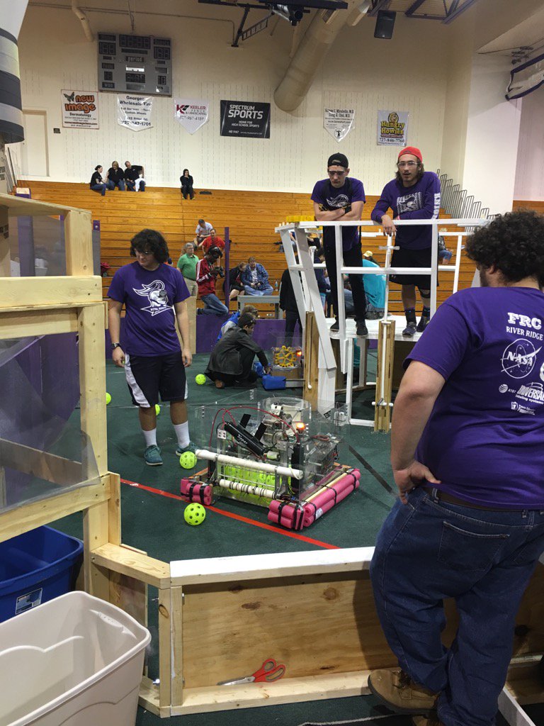 RoyalZetch's tweet image. Problem solving and teamwork is obviously something the #RoyalRobotics excels at!!! This is so fun to watch!!#proud