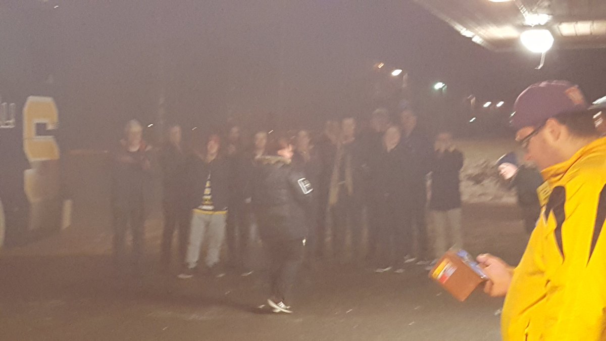 ICKicka83's tweet image. Ett härligt gäng som stod kvar och sjöng för sitt lag @sodertaljesk