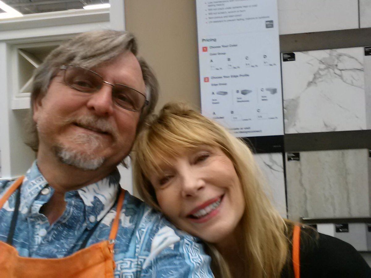 Robert with flooring associate Debbie working store 660 for leads 👍🏼💥