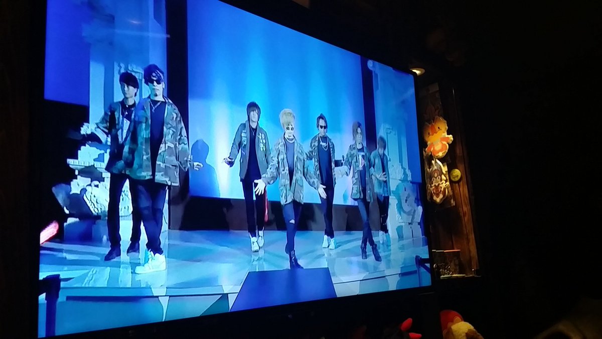 b_stations's tweet photo. B.STAT!ONS（ビーステーションズ）、カラオケ配信のお知らせ！
ビーステの顔ともなる歌、「パッセンジャー」とLCHの代表曲「Loving You」がカラオケ配信されました！
今すぐ、パセラにGO！ https://t.co/PgMuoUeqZo