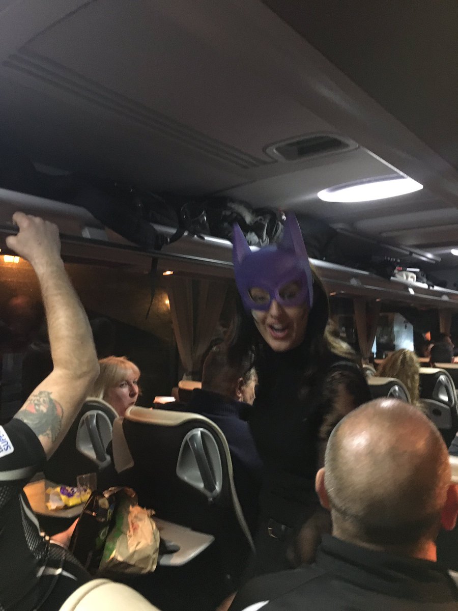 Whimple_Fun_Bus's tweet photo. It's bat girl https://t.co/IEQAjSiGky