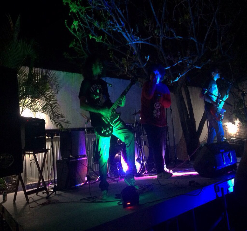 lesscontrolband's tweet photo. Aquí un pedacito de lo que se vivio #lesscontrol.band hace unos días.

 #lessfamily #music

https://t.co/UsdMfuSkzE https://t.co/WfK58ZlcsX