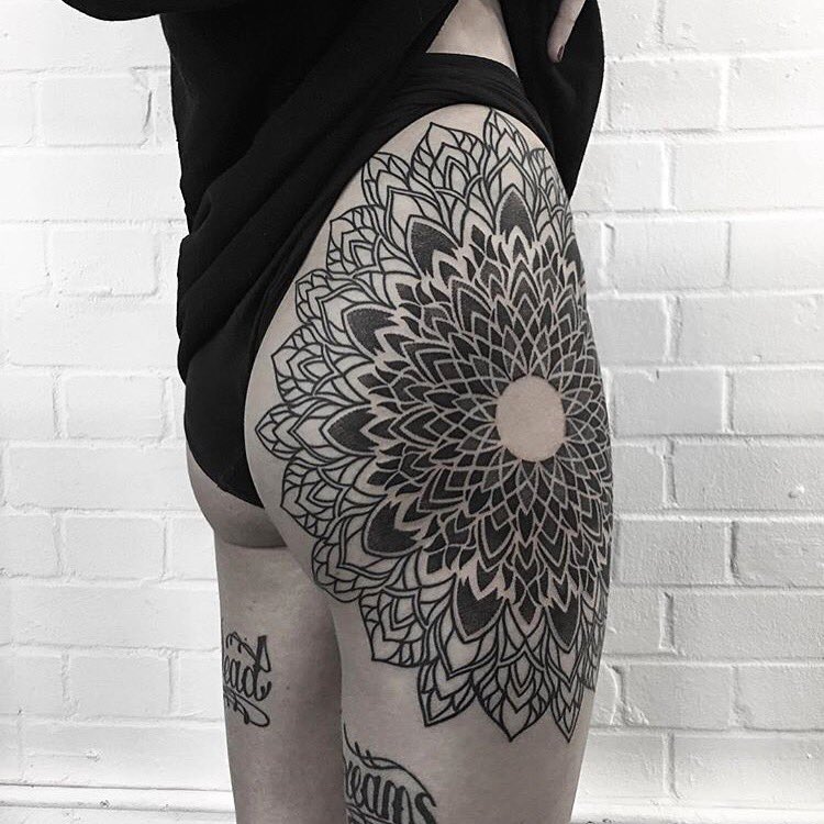 sweetliketofu's tweet photo. Chuffed with ma new booty #booty #dorwork #tattoo #mandala #tattooconvention https://t.co/chyTSj8A3P