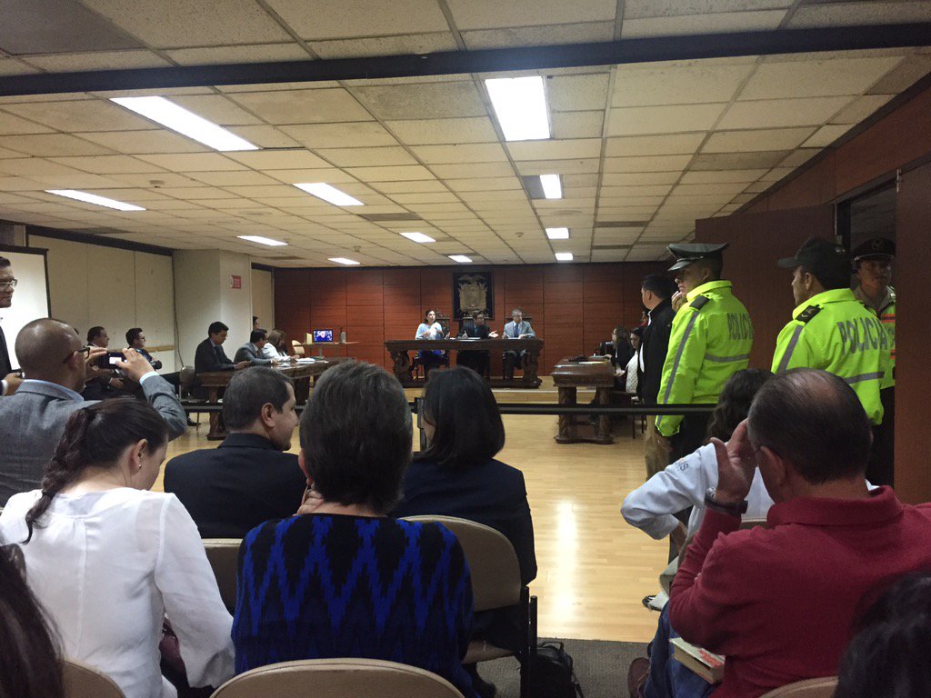 ecuavisa's tweet photo. Tribunal declara inocente al médico involucrado en el caso #Mazoyer https://t.co/9dOEvixeW5 https://t.co/0fRjT24ziQ