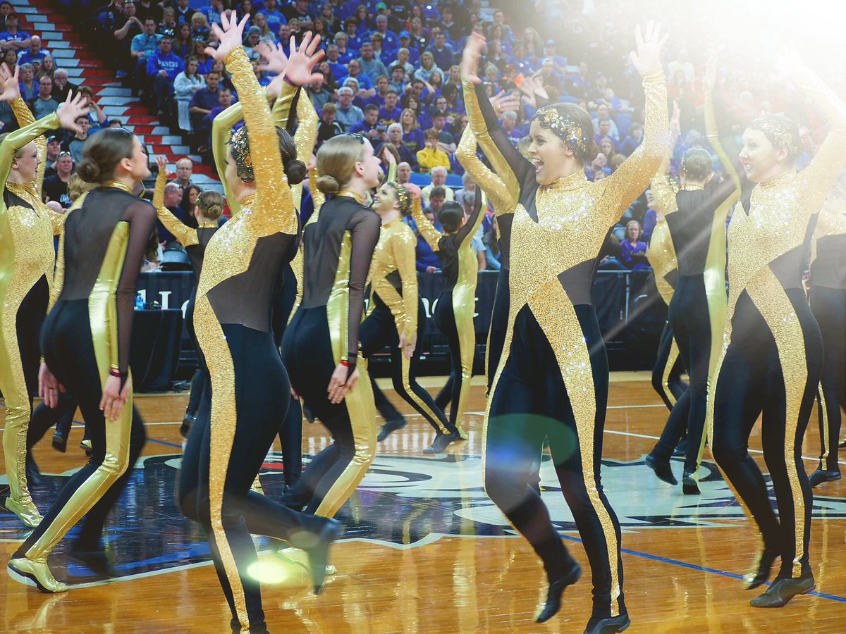 MinnesotaMillea's tweet photo. State dance 2017/Class 3A high kick: Anoka. https://t.co/nUPellNPAS