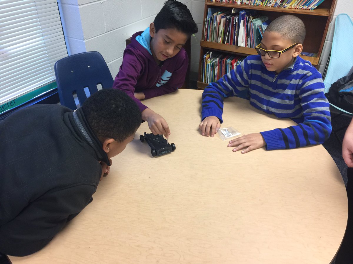 LindsayDuncanFC's tweet image. Exploring magnetism in 4th grade by building cars and using magnets to make them move #deltasciencekit #ebespanters #learnthroughdoing