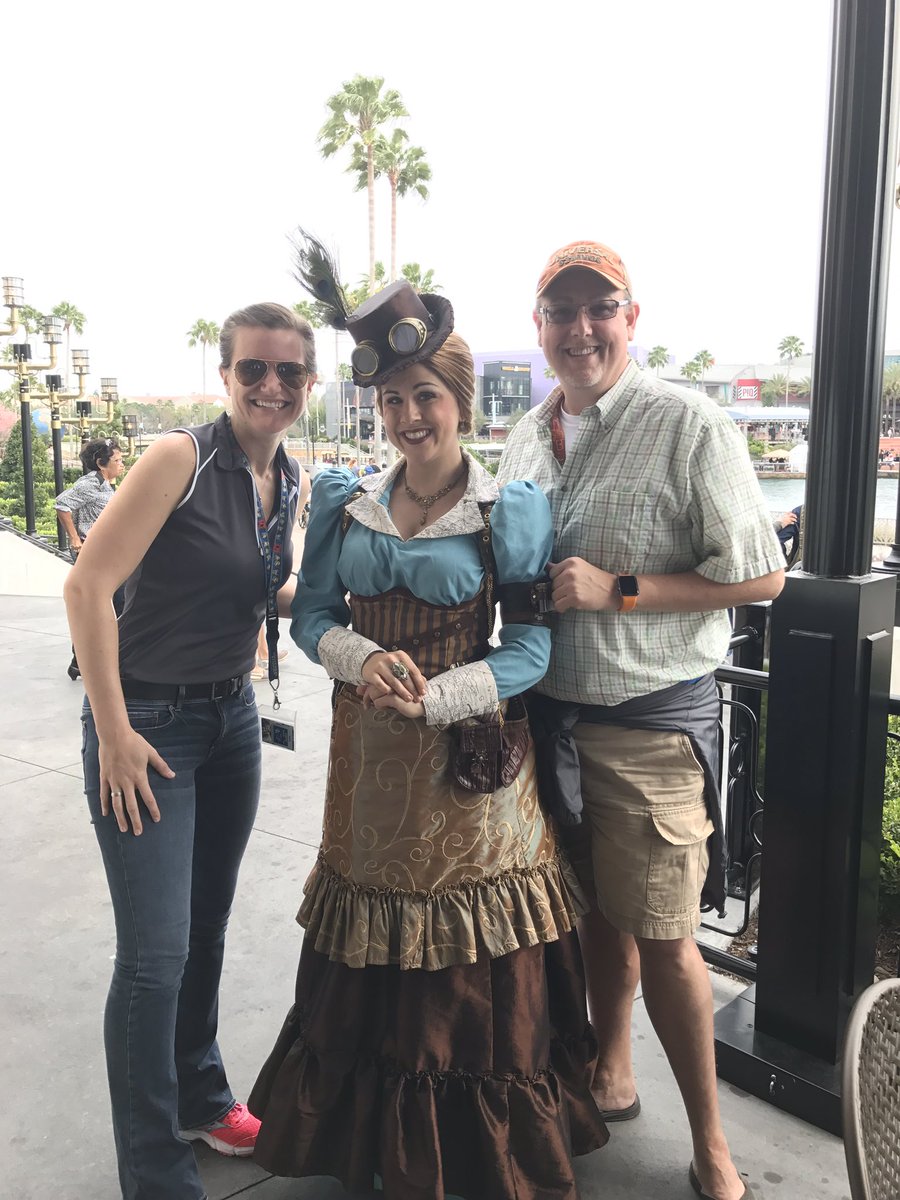 tmain1's tweet photo. Enjoyed our lunch and meeting Professor Doctor Penelope Tibeaux-Tinker Toothsome at @UniversalORL. AMBER (server) was A-Mahzing! https://t.co/jqaQtEvbZg