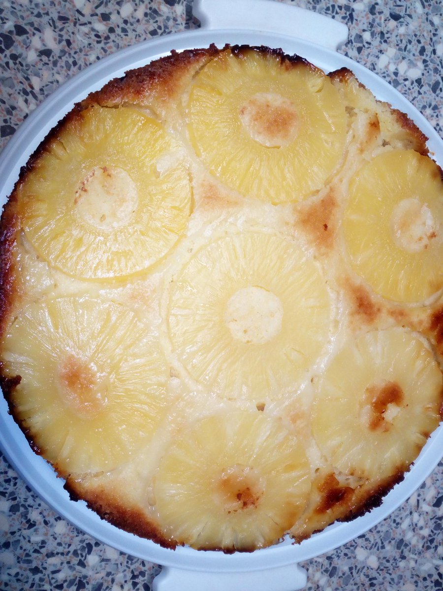 AquaTamrah's tweet photo. zoes know what this means! #Food #drunksaturdays #foodporn #cake https://t.co/mVtMHtvFvj