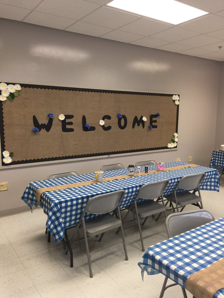 bookfairy15's tweet photo. Creekside knows how to welcome volunteers/coaches to a VEX IQ event! Thanks to my amazing staff for everything!#VEXRobotics #CESMakeItCount https://t.co/Ity2pU2WwO